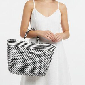 TRUSS Large Woven Tote Bag – White & Black |